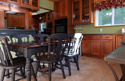 Hesperia Cabina | White River Trout House Hesperia MI Riverfront Cabin