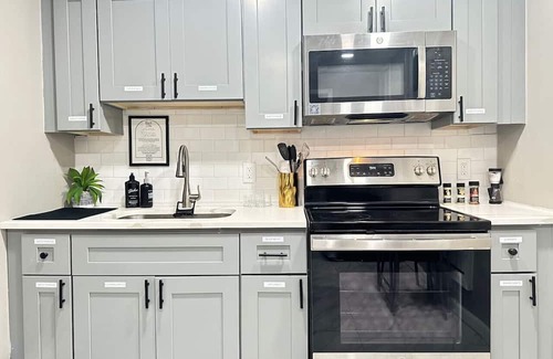 Melrose Apartamento | Netflix* W/D* 10 min to Airport* Smart TV