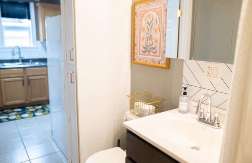 Creston Heights Apartamento | 2 Bed | 1 Bath | Pet Friendly Apartment