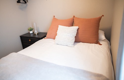 Creston Heights Apartamento | 2 Bed | 1 Bath | Pet Friendly Apartment