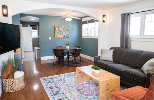 Creston Heights Apartamento | 2 Bed | 1 Bath | Pet Friendly Apartment