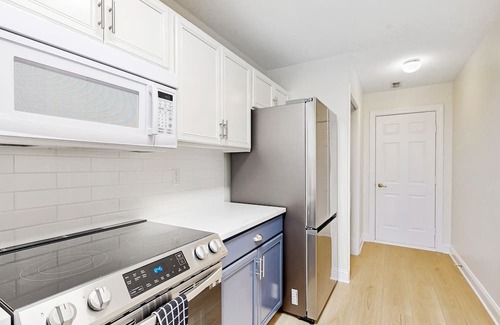 Keys Of Marsh Harbor Casa | Keys of Marsh Harbor townhome with pool/tennis access, private patio & fireplace