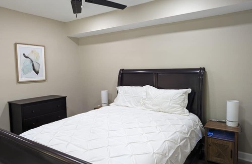 Paw Creek Apartamento | 8 minutes to Whitewater Center. Cozy Modern Apartment