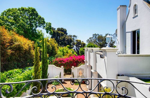 Bishopscourt Casa | Centrally located 3/5 bedroom home in Bishopscourt.