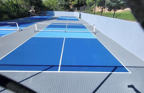 Olympus Cove Villa | Secluded Retreat for 17+ / Heated Pool & Pickleball