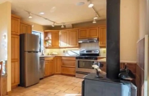 Roberts Creek Casa | Enchanted Creek Hideaway