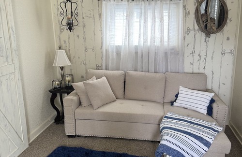 Monticello Cabina | Cozy 1 bedroom cabin with boat slip