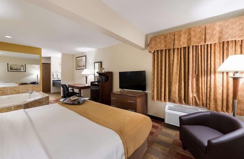 Hebron Casa | Pet-Friendly Accommodation with Convenient Location near National Trail Raceway