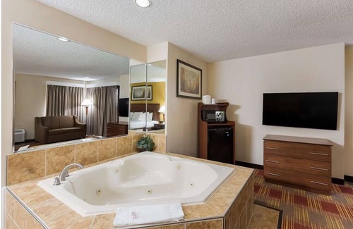 Hebron Casa | Cozy Stay with Free Parking, Near Newark Industrial Park and Local Attractions