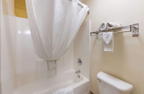 Hebron Casa | Discover Ohio's Charm Near I-70, Modern Amenities & Unbeatable Customer Service