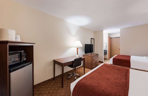 Hebron Casa | Best Value Near I-70, Business Center, Free Parking & Hot Breakfast