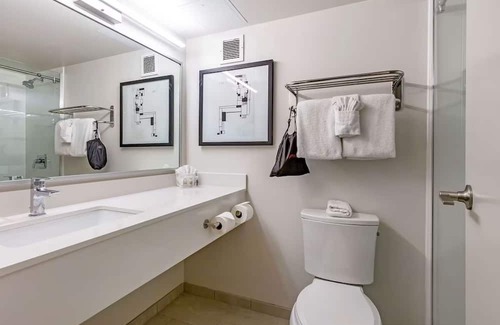 Rockville Casa | Modern Comfort near Biotech Corridor and Easy Access to I-270