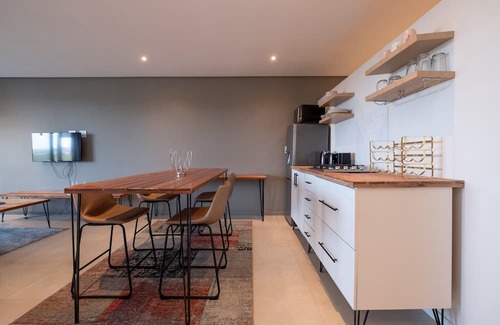 Salt Rock Apartamento | Zululami Luxury Studio Apt