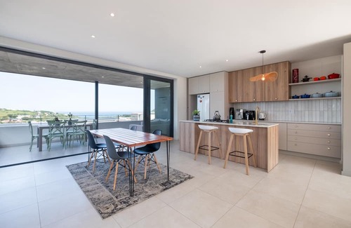 Salt Rock Apartamento | Zululami Luxury 3-Bed Home - PVT Garden - Sea View