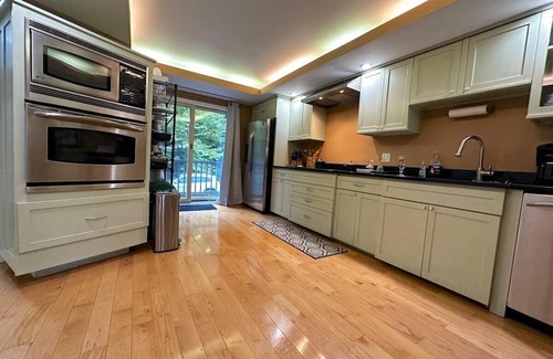 Hunter Casa | Mountain View Chalet - Sleeps 12