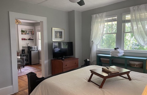 Oakley Casa | Private Suite: Walk to Biltmore and Breweries