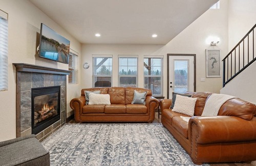 Dover Bay Casa | The Johnson House - 3 Bedrooms, 3 Baths Waterfront Parkside Bungalow