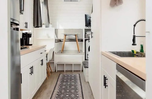 West Central Casa | Tiny House - Centrally Located