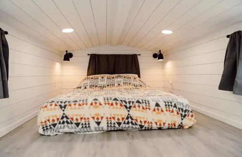 West Central Casa | Tiny House - Centrally Located