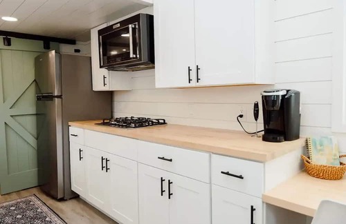 West Central Casa | Tiny House - Centrally Located