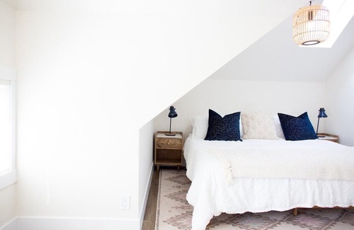 Fredericton Apartamento | Enjoy this beautiful new loft in downtown Fredericton. Close to amenities. Free parking on site.
