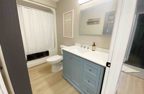 Fredericton Apartamento | This sweet 3 bedroom apartment is located 10 mins outside of town