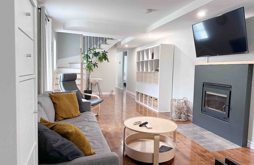 Fredericton Apartamento | Downtown apartment with lots of charm