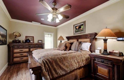 Fredericksburg Casa | Headwaters Lodge-Firepit-Scenic Views
