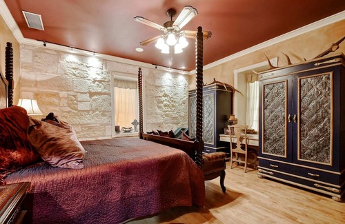 Fredericksburg Casa | Headwaters Lodge-Firepit-Scenic Views