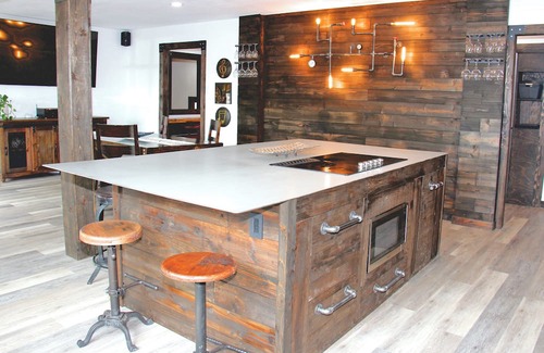 Conroe Casa | Charm of Conroe: Urban Rustic Retreat; 3BR 2BA Music Depot