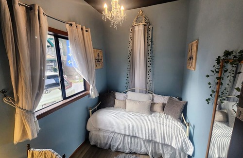 Monroe Cabaña | The Fairytale Cottage at High Rock Castle