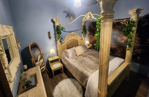 Monroe Cabaña | The Fairytale Cottage at High Rock Castle