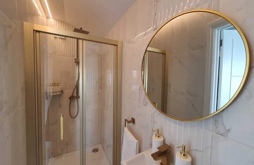 Grays Cabina | Stunning 1 King bed cabin in Grays