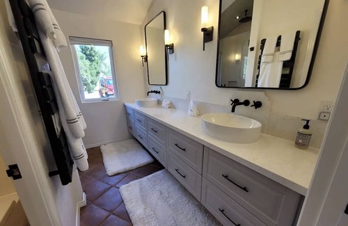 Santa Barbara Casa | Luxury beach stay- pool, spa, private beach