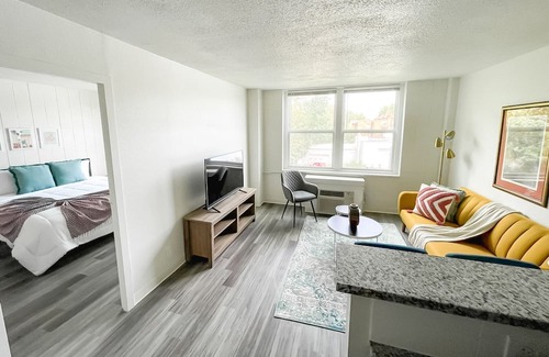 Mount Auburn Apartamento | Sleepover: Vivid 1BD/1BA + Gym -Cincinnati