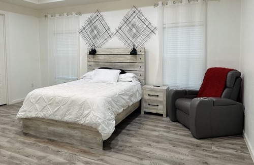 Brownsville Cabina | Entire New Home in Brownsville