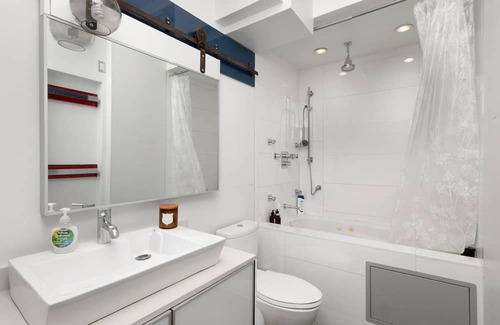 Old Toronto Condominio | 930 SQ foot Authentic Loft in Parkdale