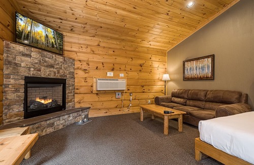 McHenry Cabina | Lakefront Cabin 3-Hot Tub, Dog Friendly