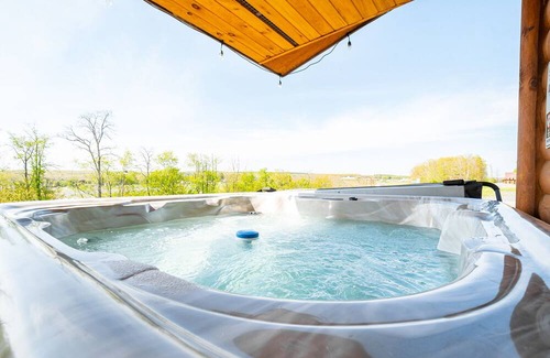 McHenry Cabina | Grandview Cabin Suite 24-Hot Tub