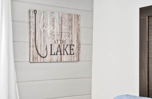 Houghton Lake Casa | Updated Room #1 - 1 King Bed, Couch, All New Furnishings, Fast WiFi!
