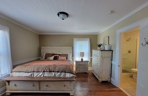 South Kortright Cama Y Desayuno | Cozy B&B with WiFi and AC in peaceful South Kortright