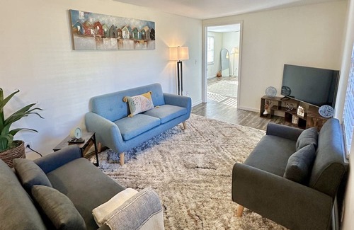 Fredericksburg Cabaña | “Little Sligo” Downtown cottage.