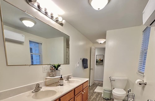 Fredericksburg Cabaña | “Little Sligo” Downtown cottage.