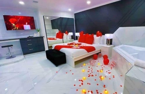 Houston Apartamento | H&S Pleasure Suite with Jacuzzi 8 mi from IAH
