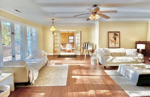 Wake Forest Casa | ⭐️LAKE VIEW RETREAT⭐️ Water Front Home at the Holliday Homestead