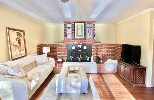 Wake Forest Casa | ⭐️LAKE VIEW RETREAT⭐️ Water Front Home at the Holliday Homestead
