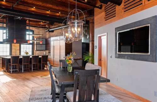 Traverse City Condominio | Exquisite 3BDR Penthouse in Downtown TC