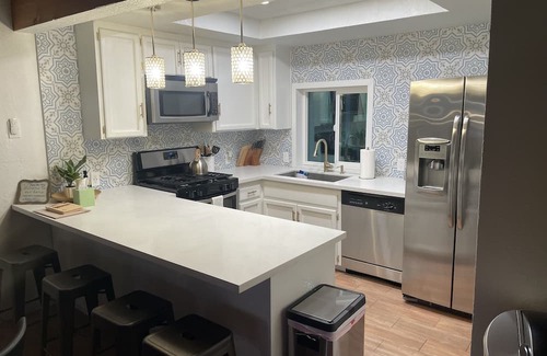 Wrightwood Cabina | Scandinavian Style Cabin: Near Downtown Wrightwood & Mountain High Ski Resort