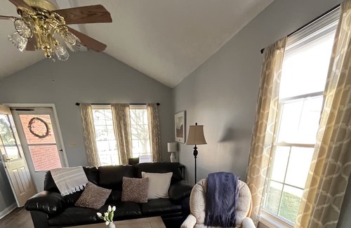 Lawrenceburg Casa | Charming 3-bedroom house in enchanting Lawrenceburg with WiFi, AC