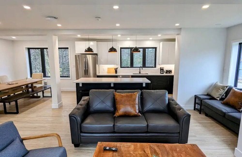Tiny Cabaña | Modern Cozy Container Home with Close Proximity to Multiple Beaches